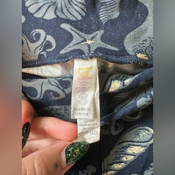 LuLaRoe Mermaid & Shells Nautical Leggings. One size. - Picture 2 of 5